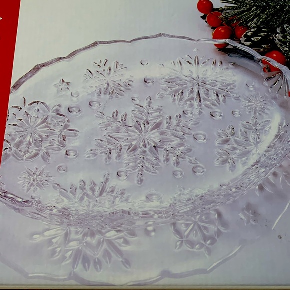 Studio Nova Sweet Dish 9.5” Snow Medley Snowflakes Holiday Plate - Picture 7 of 7